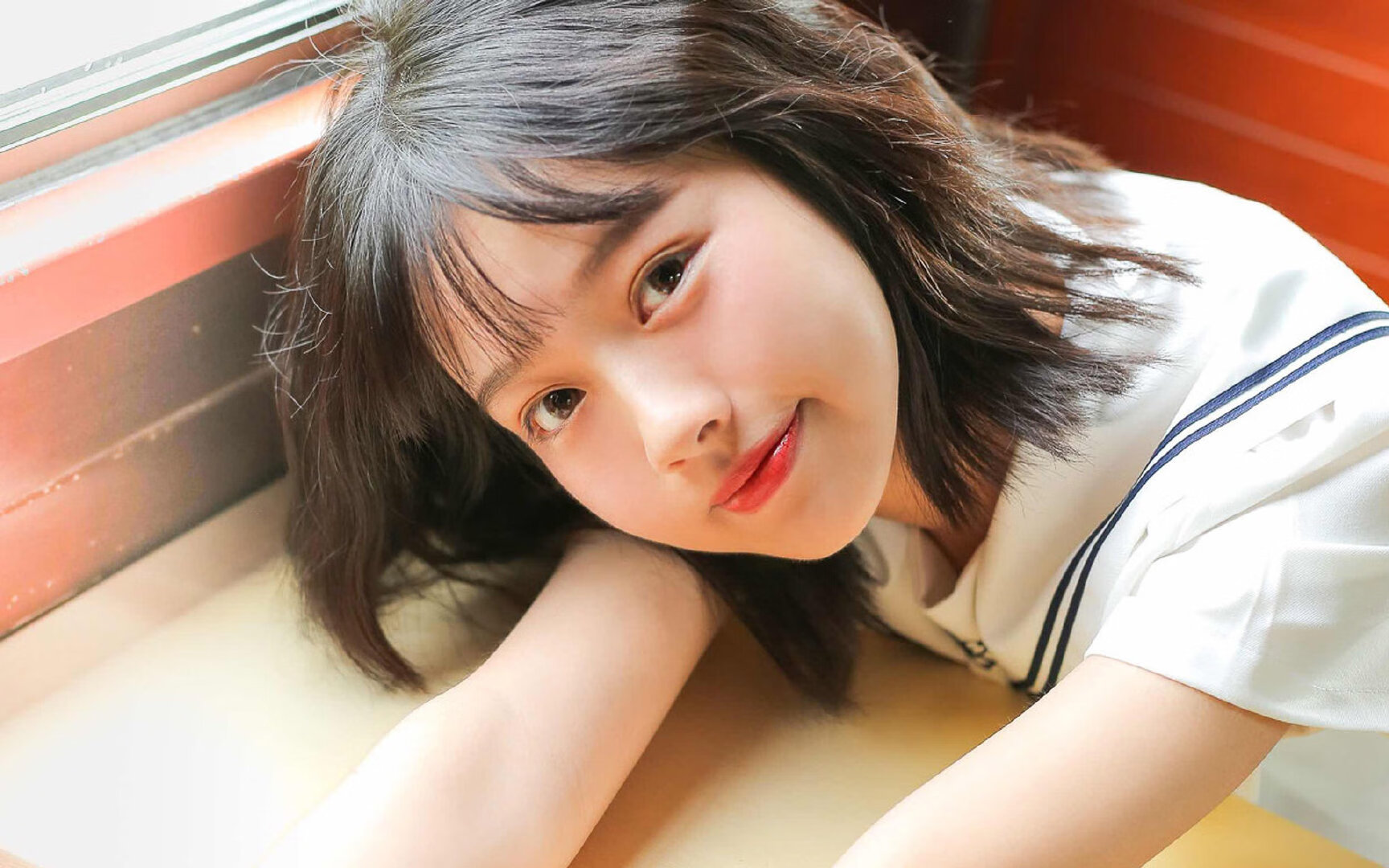 男泳新星闪耀国际舞台,男子泳装表演