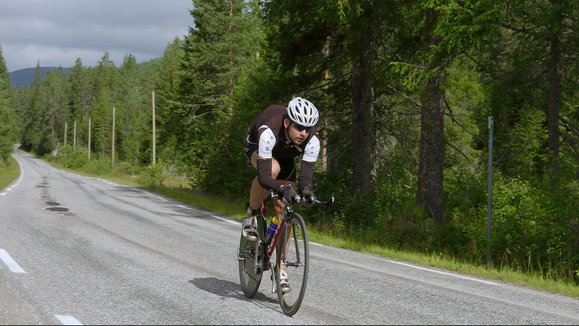 乐鱼体育(中国)官方网站-德甲高速攻防：节奏快得令人窒息，德甲速度