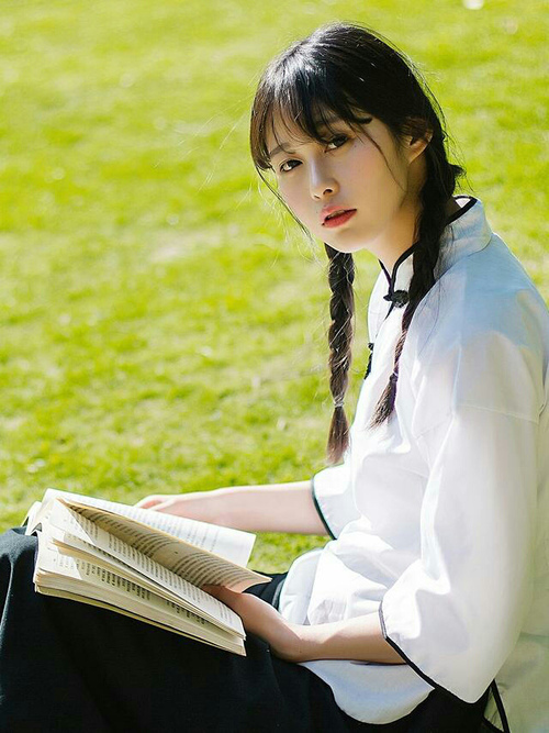 曼联在主场爆冷战胜劲敌,积分榜上升新高度